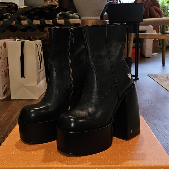 Naked Wolfe Shoes - Naked Wolfe size 7 Jailbreaker Boot Never Worn